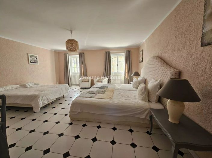 Image No.11-6 Bed House for sale