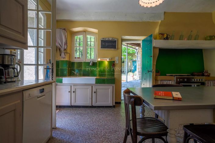 Image No.11-6 Bed House for sale