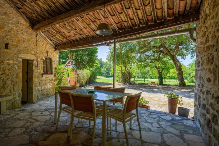 Image No.8-6 Bed House for sale