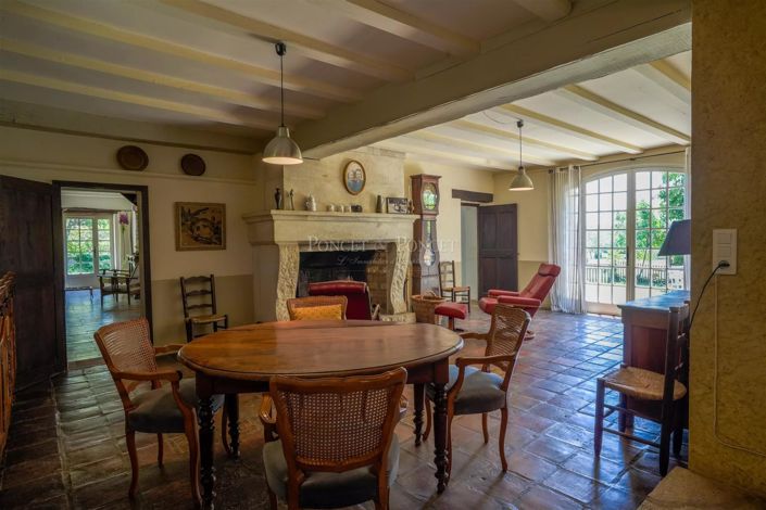 Image No.9-6 Bed House for sale