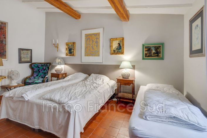 Image No.19-5 Bed House for sale