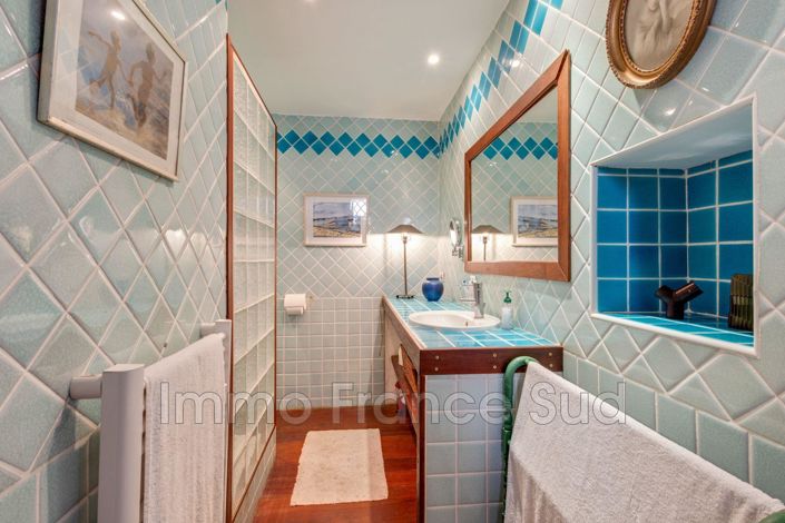 Image No.20-5 Bed House for sale