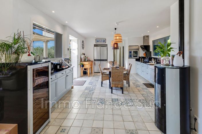 Image No.9-7 Bed House for sale