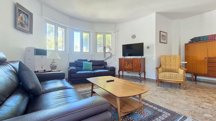 Image No.6-5 Bed House for sale