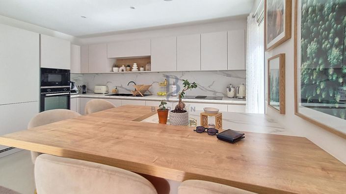 Image No.10-3 Bed House for sale