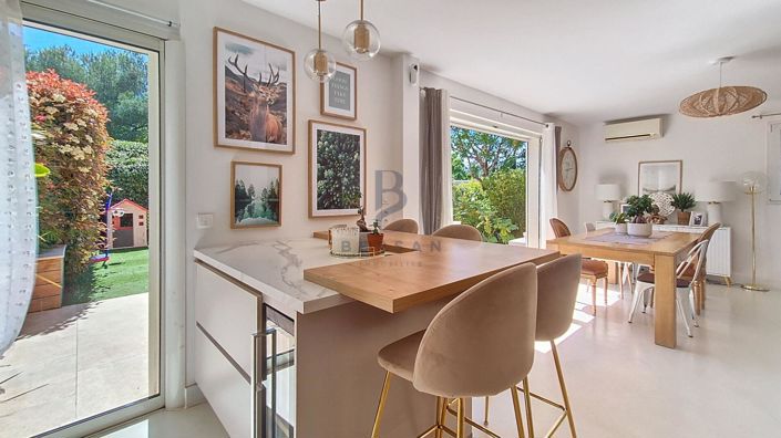 Image No.11-3 Bed House for sale