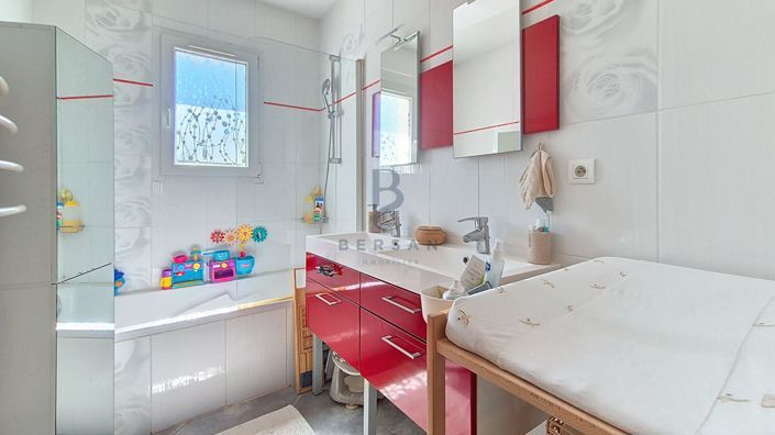 Image No.14-3 Bed House for sale