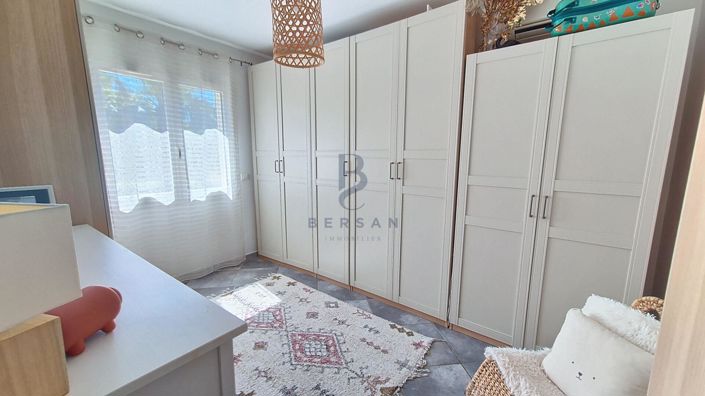 Image No.15-3 Bed House for sale