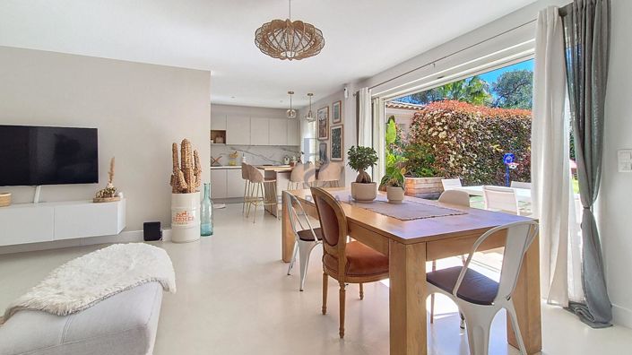 Image No.9-3 Bed House for sale