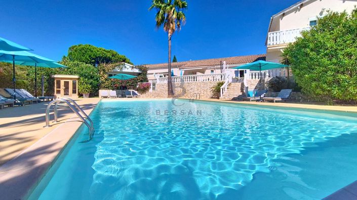 Image No.2-Maison de 12 chambres à vendre à Fréjus