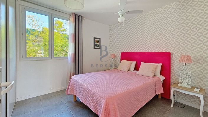 Image No.8-12 Bed House for sale