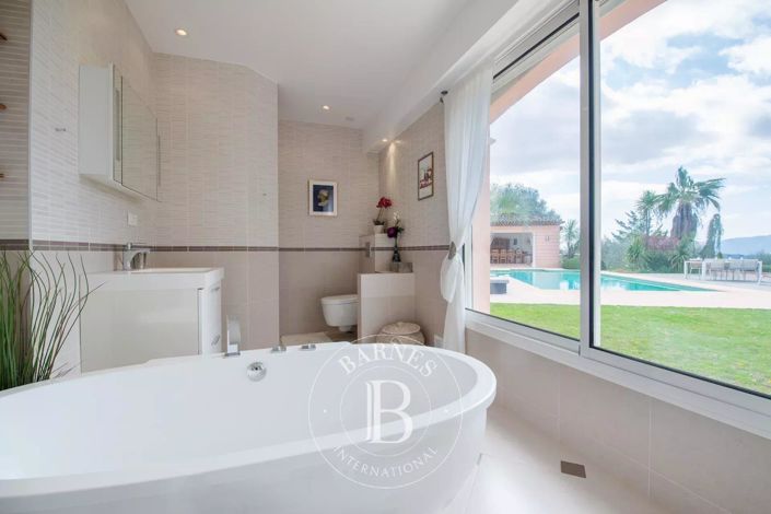 Image No.10-6 Bed House for sale