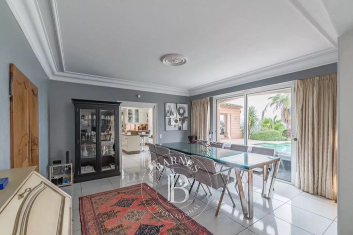 Image No.17-6 Bed House for sale