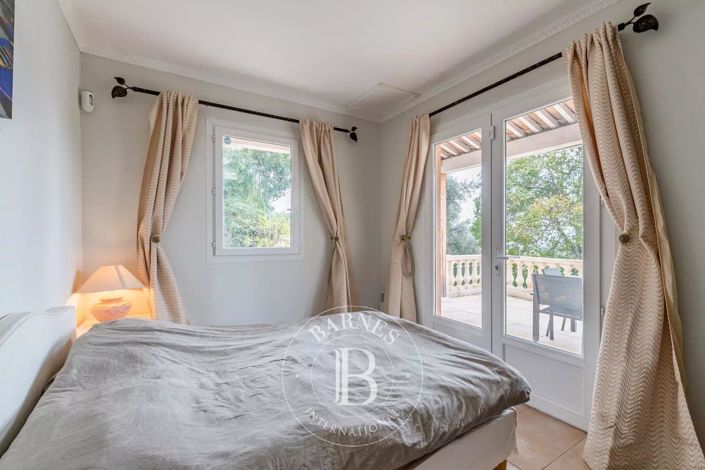 Image No.24-6 Bed House for sale