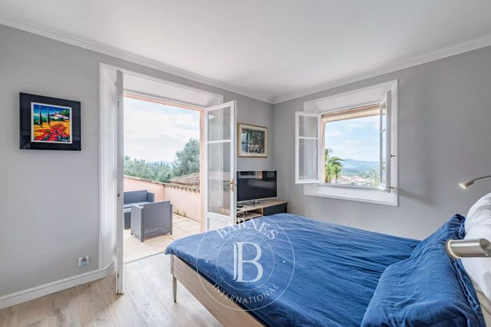 Image No.6-6 Bed House for sale