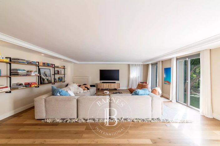 Image No.12-4 Bed House for sale