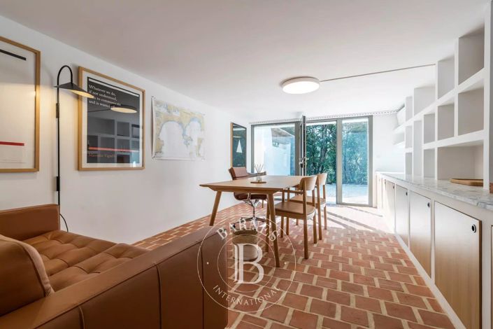 Image No.22-4 Bed House for sale