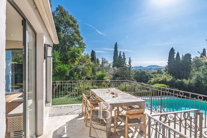 Image No.3-4 Bed House for sale