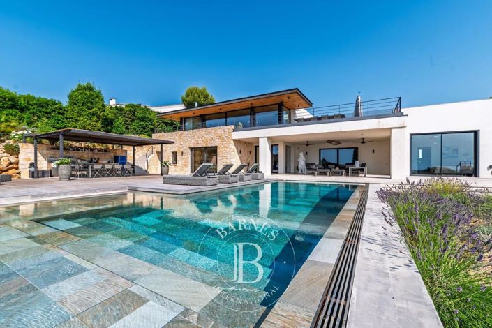 Image No.1-5 Bed House for sale