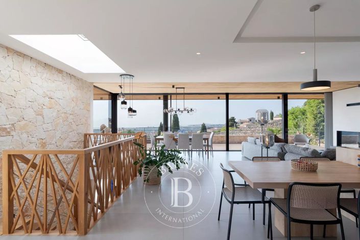 Image No.12-5 Bed House for sale