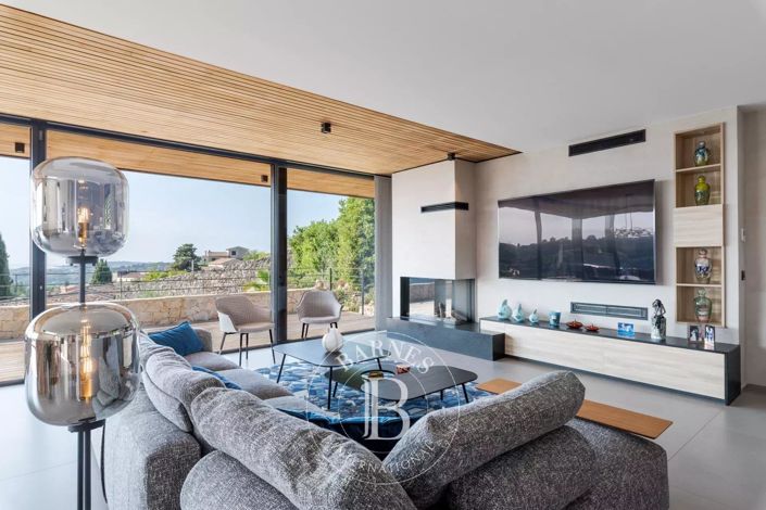 Image No.9-5 Bed House for sale