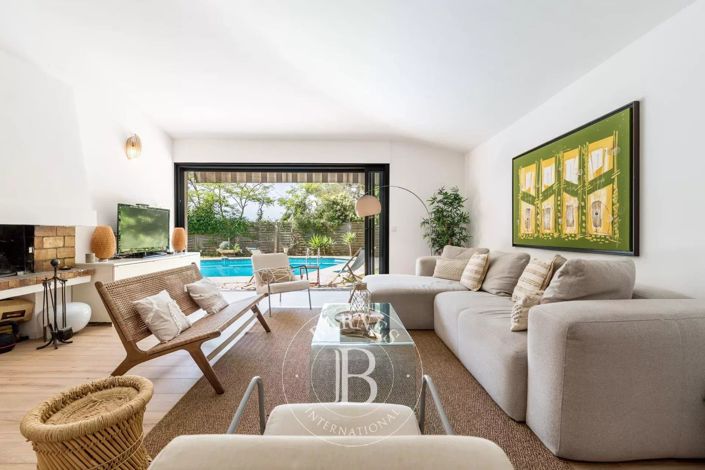 Image No.5-4 Bed House for sale