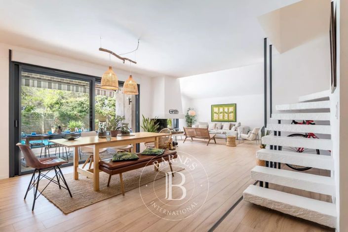 Image No.9-4 Bed House for sale