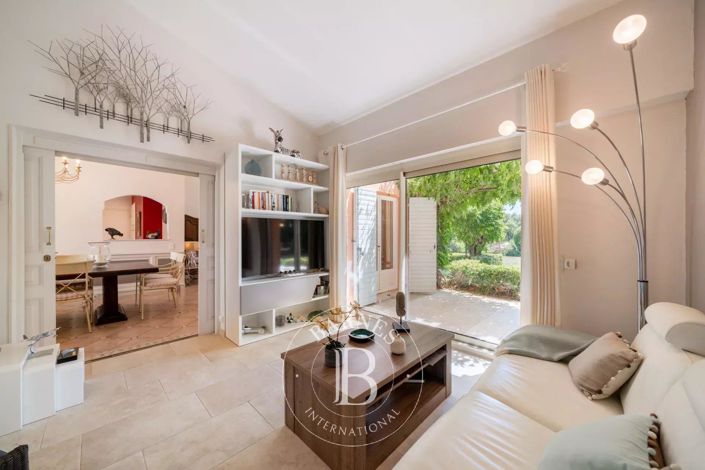 Image No.10-7 Bed House for sale