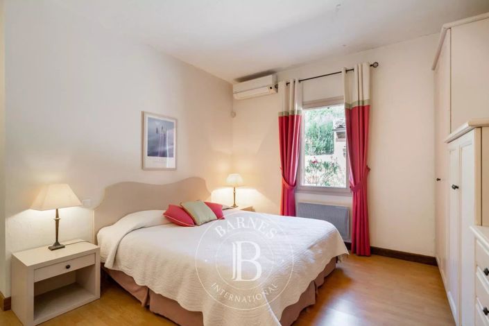 Image No.14-7 Bed House for sale