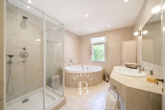 Image No.15-7 Bed House for sale