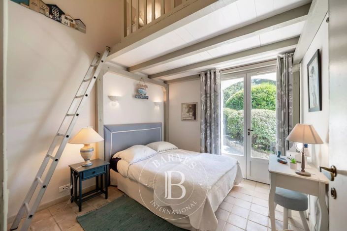 Image No.16-7 Bed House for sale