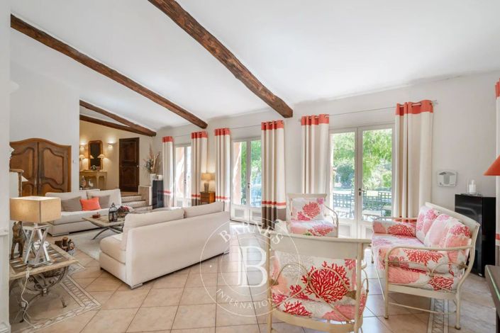 Image No.9-7 Bed House for sale