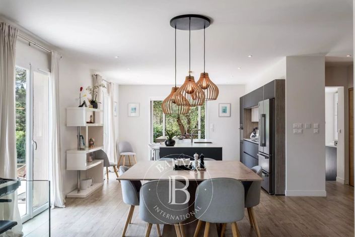 Image No.11-6 Bed House for sale