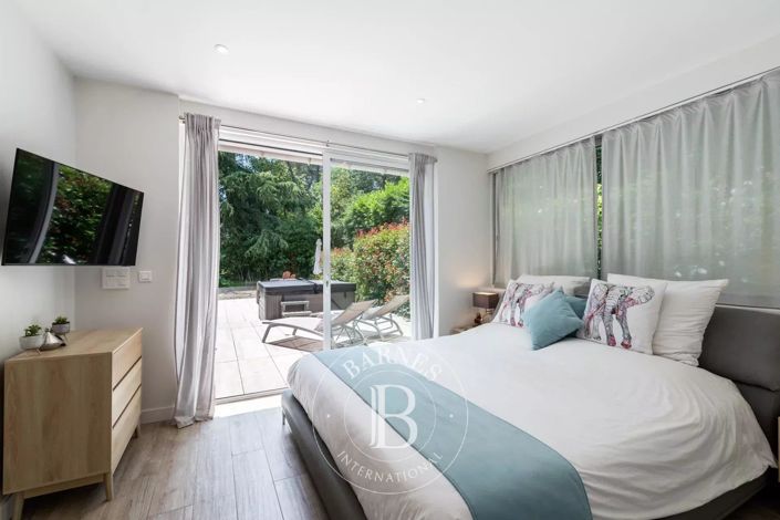 Image No.12-6 Bed House for sale