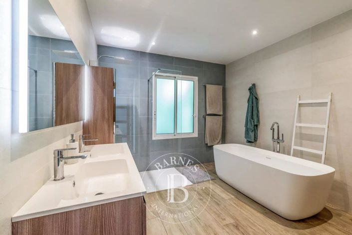 Image No.14-6 Bed House for sale