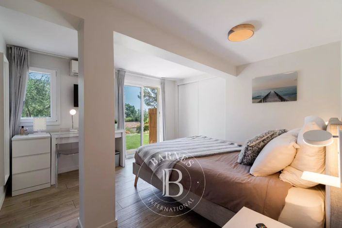 Image No.15-6 Bed House for sale