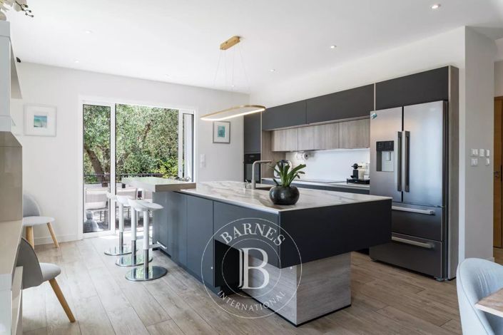 Image No.6-6 Bed House for sale