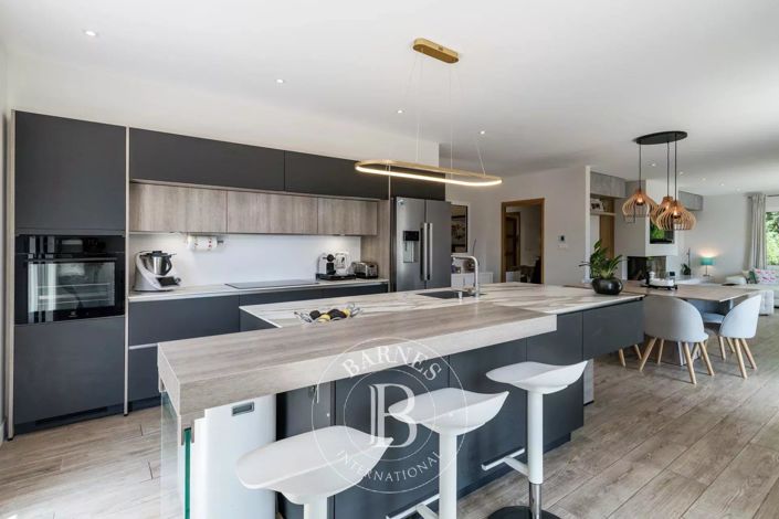 Image No.7-6 Bed House for sale