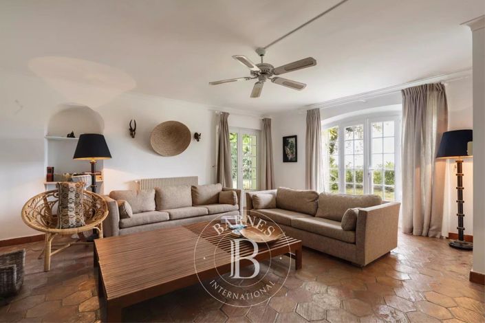 Image No.17-11 Bed House for sale