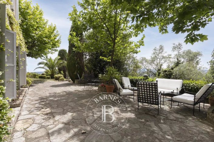 Image No.6-11 Bed House for sale