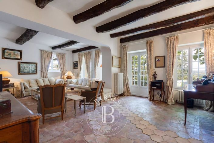 Image No.8-11 Bed House for sale