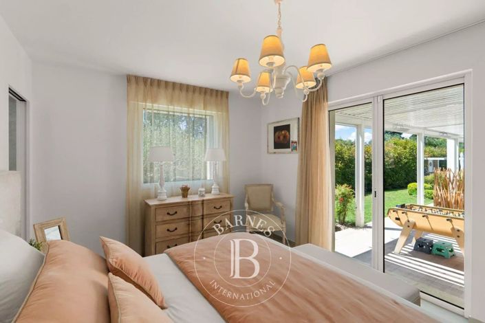 Image No.11-4 Bed House for sale