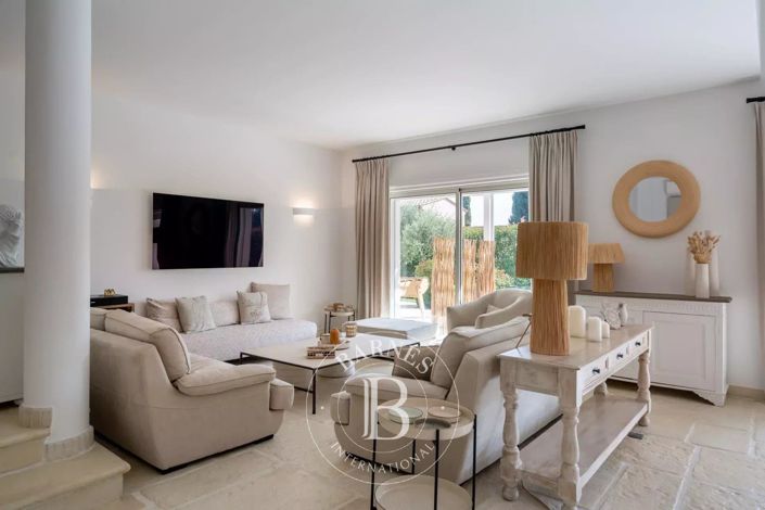 Image No.18-4 Bed House for sale