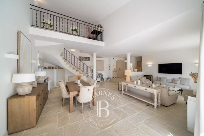 Image No.6-4 Bed House for sale