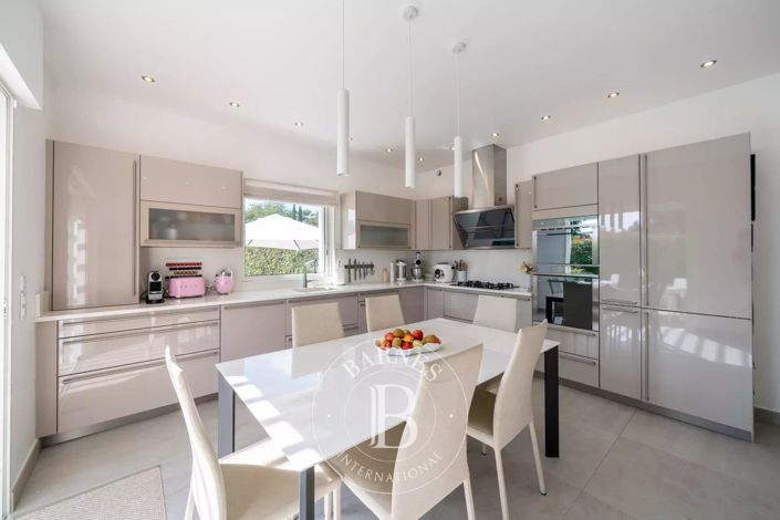 Image No.9-4 Bed House for sale