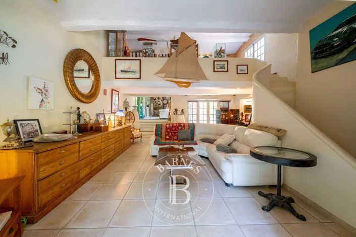 Image No.17-3 Bed House for sale