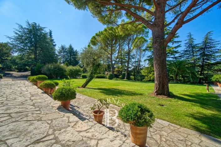 Image No.11-10 Bed House for sale