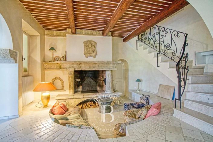 Image No.12-10 Bed House for sale