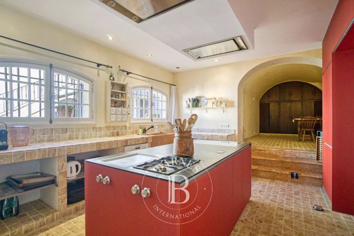 Image No.15-10 Bed House for sale