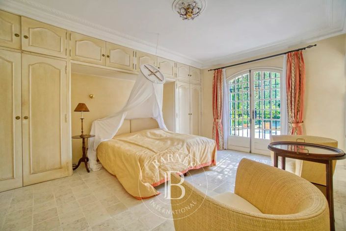 Image No.18-10 Bed House for sale